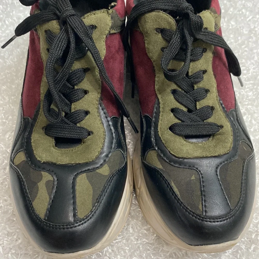 Steve Madden. Ladies Size 7. Camo Chunky Sole Sneakers